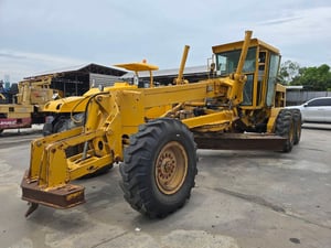 ขายรถเดรดเดอร์john deere 7708Bมีทะเบียน ใช้งานดีมาก ราคาถูกดี6.5แสน