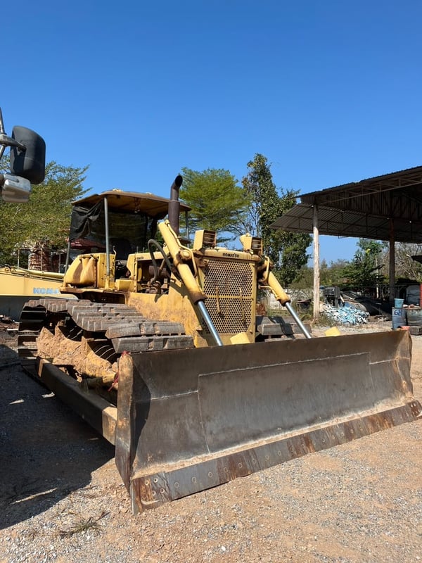 รถแทรกเตอร์komatsu D65p ตีนเป็ด ใช้งานดี ราคา7.5แสน