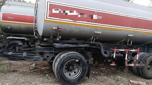 รถพ่วงแม่ลูก น้ำมันเตา nissan 290แรง ใช้งานดี มีทะเบียน ราคา5.6อสน