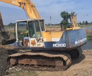 รถแม็คโครkomatsu pc200-5ใบซื้อvาย ใช้งานดี ราราถูกดีๆๆ299,000