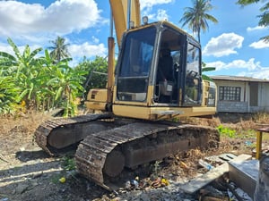 รถแม็คโครkomatsu pc200-8 บูมยาว ใช้งานดี มีทะเบียน ราคา1,350,000