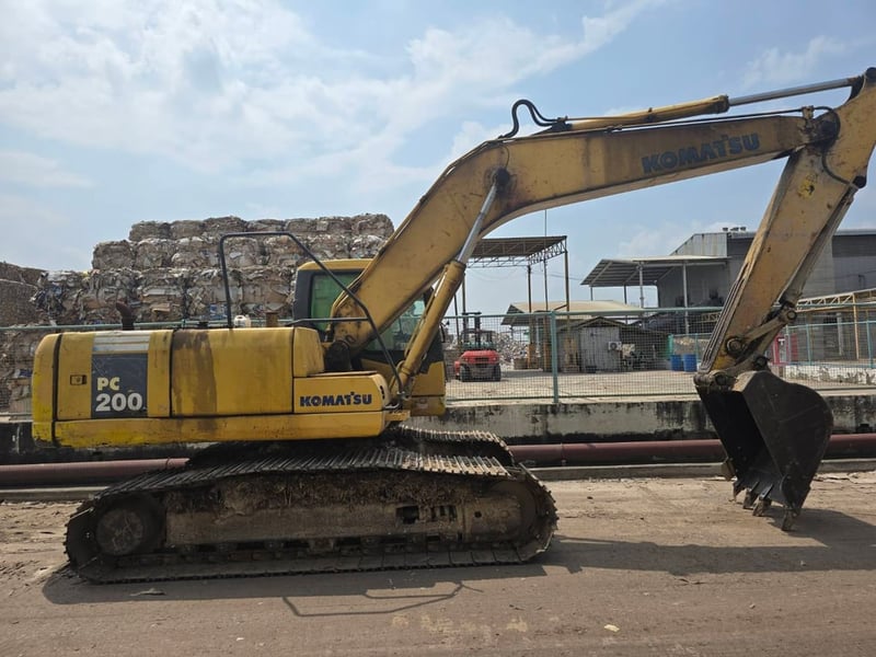 ขายรถแม็คโครkomatsu pc200-7ใช้งานดี มีทะเบียน ราราถูกเรๆ470,000