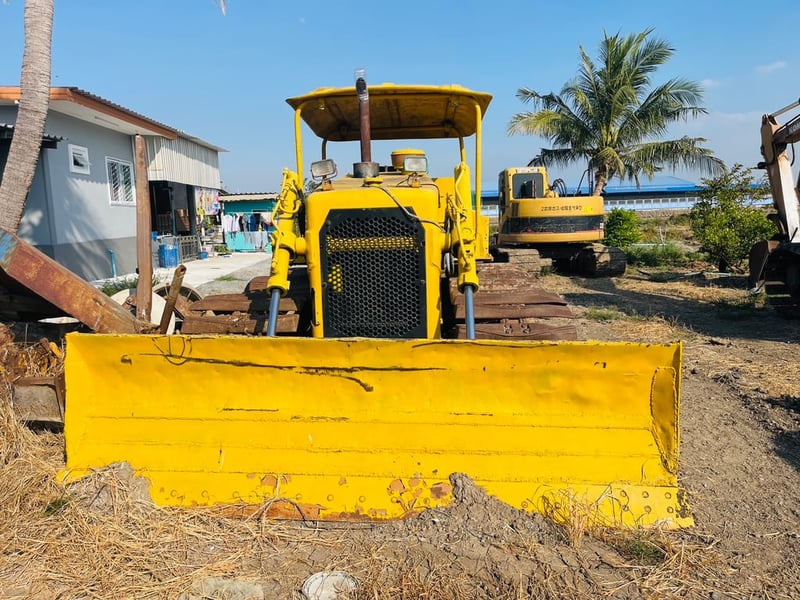 ขายรถแทรกเตอร์cat D4E ตีนเป็ด ใช้งานดี ใบซื้อขาย ราคาถูกดี385,000
