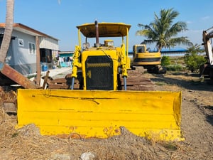 ขายรถแทรกเตอร์cat D4E ตีนเป็ด ใช้งานดี ใบซื้อขาย ราคาถูกดี385,000