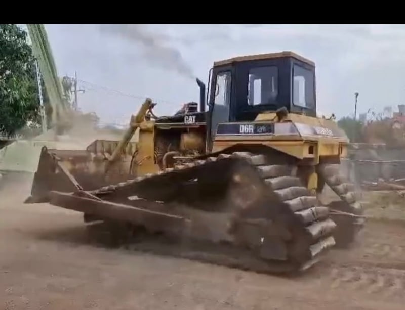 รถแทรกเตอร์cat D6R ตีนเป็ด มีทะเบียน ใช้งานดี ราคาถูดดีๆ1,350,000 รถแทรกเตอร์cat D6R ตีนเป็ด มีทะเบียน ใช้งานดี ราคาถูดดีๆ1,350,000