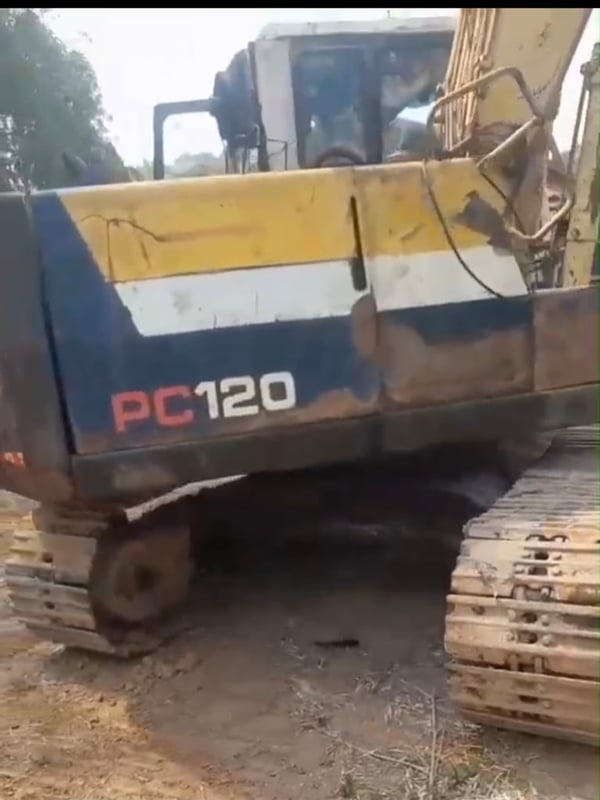 รถแม็คโครkomatsu pc120-5มีไลเจาะ ใช้งานดี ใบอิยวอย ราคาถูกดีๆ249,000