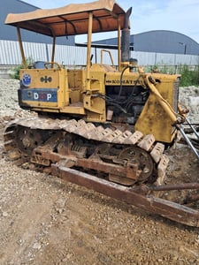 รถแทรกเตอร์komatsu D20p-3ตีนเป็ด ใช้งานดี ใบซื้อขาย ราคา135,000