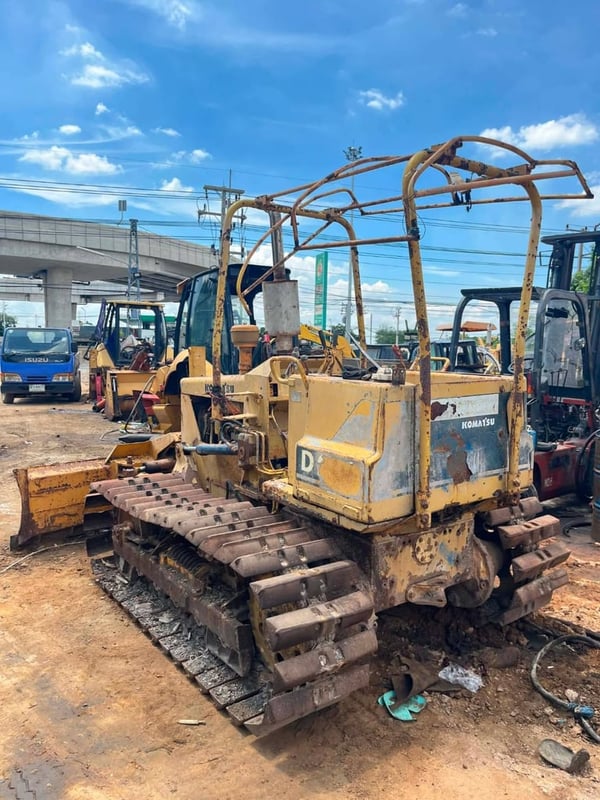 รถแทรกเตอร์komatsu D20p-5 ตีนเป็ด ใบมีดสไล้ ใช้งานดี ราคา155,000 รถแทรกเตอร์komatsu D20p-5 ตีนเป็ด ใบมีดสไล้ ใช้งานดี ราคา155,000