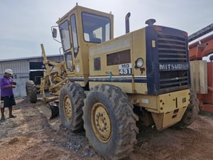 ขายรถเกรดเดอร์ mitsubishi mg431 ใช้งานดี ใบซื้อvาย ราคา6.5แสน