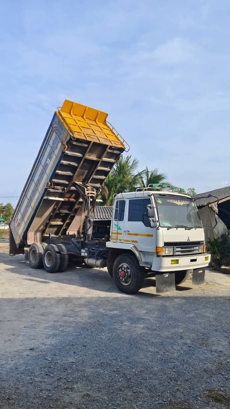 ขายรถ10ล้อ2เพลาmitsubishi 220แรง ใช้งานดี มีทะเบียน ราคา5.7แสน