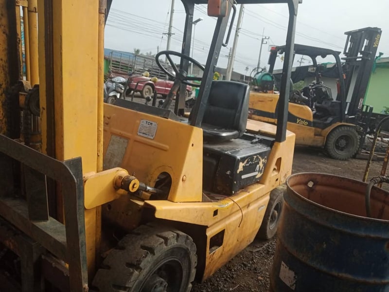 ขายรถโฟคลิป tcm  2.5ton ใช้งานดี ใบซื้อขาย ราคา100,000