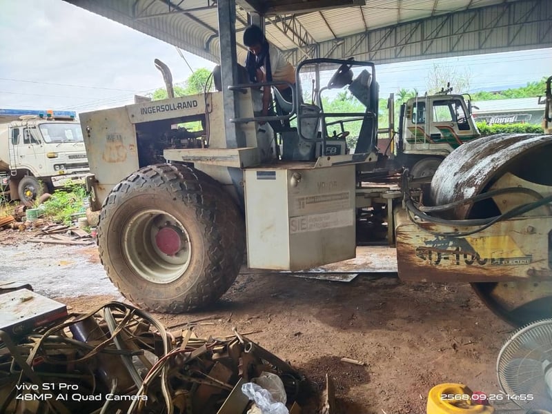 ขายรถบด10ตันingersoland sd100b  เล่มทะเบียน ใช้งานดี ราคา6.4แสน