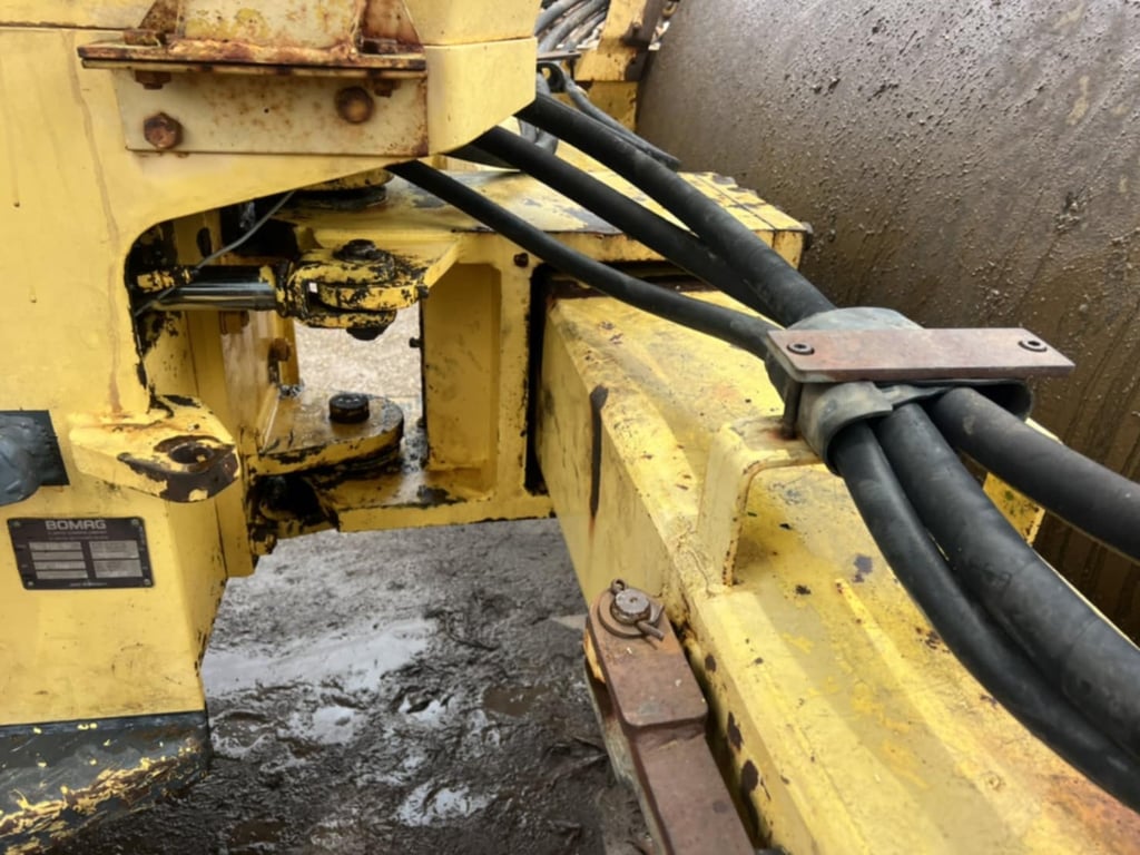 ขายรถบดล้อ10ตัน2เพลาBomag bw212D-2ใช้งานดี ใบซื้อvาย ราคาถูกเ3.7แสน0828703954 ขายรถบดล้อ10ตัน2เพลาBomag bw212D-2ใช้งานดี ใบซื้อvาย ราคาถูกเ3.7แสน0828703954