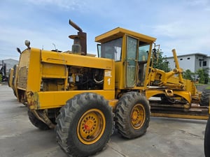 ขายรถเดรดเดอร์john deere 7708Bมีทะเบียน ใช้งานดีมาก ราคาถูกดี6.5แสน