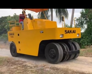 ขายรถบดล้อยาง9ล้อsakai ts150 ใช้งานดี มีทะเบียน ราคา499,000 บ.