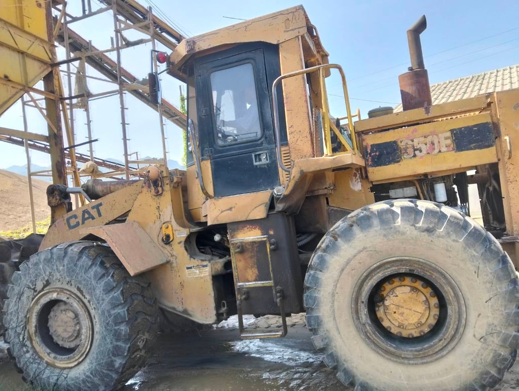 ขายรถตัก ล้อยางCAT950E ใช้งานดี ใบซื้อขาย ราคา585,000 ขายรถตัก ล้อยางCAT950E ใช้งานดี ใบซื้อขาย ราคา585,000