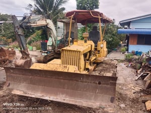 ขายรถแทรดเตอร์komatsu D20p-5ตีนเป็ด ใบมีดสไล้ ใช้งานดี ราคาถูดดีราคา135,000