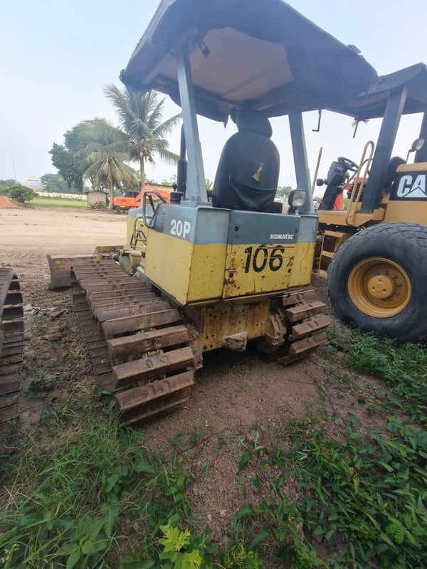 รถแทรกเตอร์komatsu D20p-7ตีนเป็ด ใบมีดสไล้ ใช้งานดี ราคาถูกดี 2.5แสน รถแทรกเตอร์komatsu D20p-7ตีนเป็ด ใบมีดสไล้ ใช้งานดี ราคาถูกดี 2.5แสน