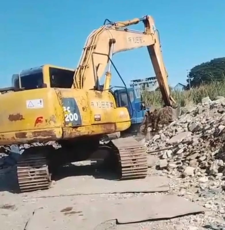 ขายรถแม็คโครkomatsu pc200-8 ใช้งานดี ใบซื้อขาย 495,000ราคา