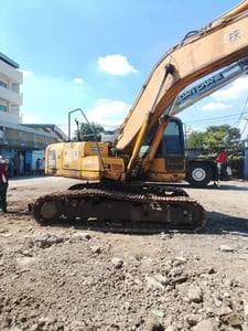 ขายรถแม็คโครkomatsu pc200-8 ใช้งานดี  เล่มทะเบียน495,000ราคา