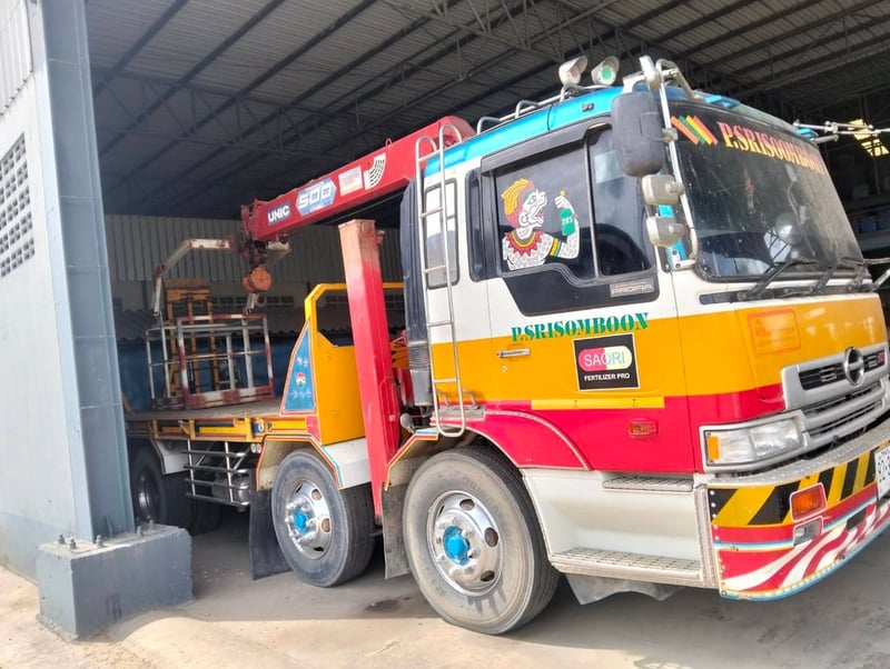 ขายรถ12ล้อติดเครน 5ตัน hino fn2pwe 325แรง ใช้งานดีมาก มีเล่มทะเบียน ราคาถูกดี1.2ล.บาท