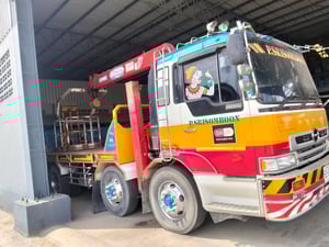 ขายรถ12ล้อติดเครน 5ตัน hino fn2pwe 325แรง ใช้งานดีมาก มีเล่มทะเบียน ราคาถูกดี1.2ล.บาท
