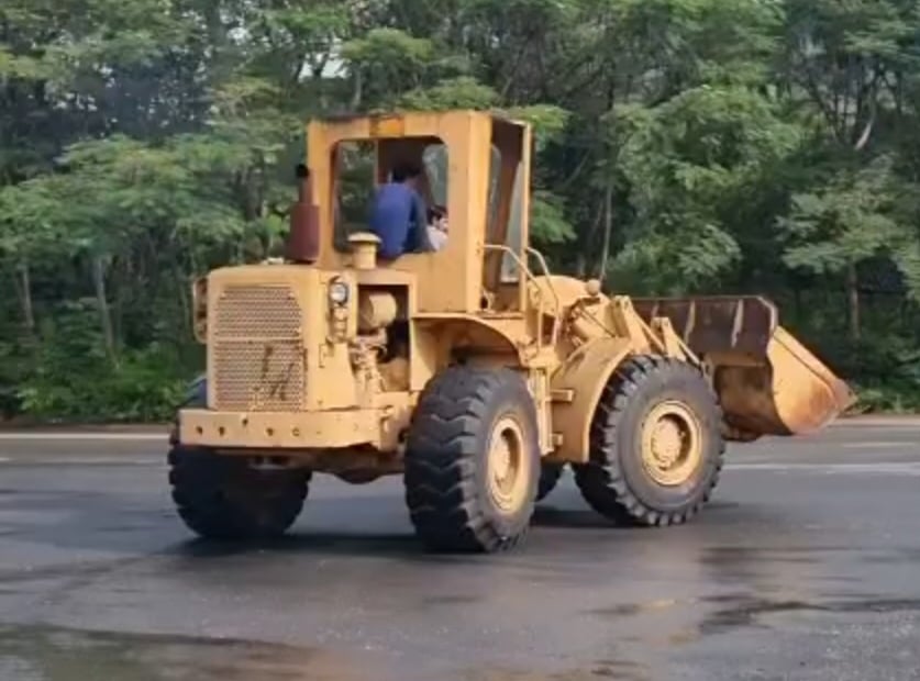 ขายรถตักcat 966c ใช้งานดี ใบซื้อขาย ราคา399,000 ขายรถตักcat 966c ใช้งานดี ใบซื้อขาย ราคา399,000