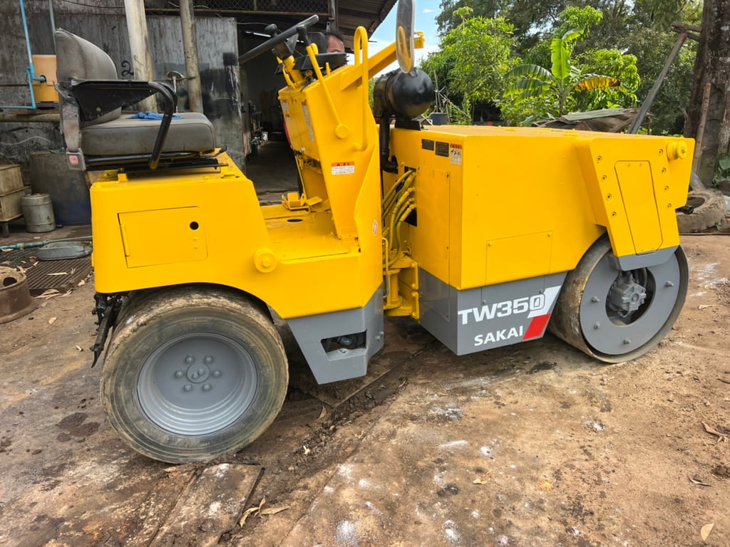 รถบดล้อกน้าเหล็ดหลังยางsakai tw350 ใช้งานดี ใบซื้อvาย ราคา2.8แสน