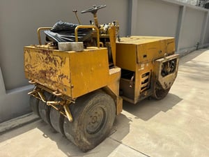 รถบด4ตัน+แทรกเตอร์ komatsu d20p-5ใบมีดสไล้ ขายรวม2คัน189 000