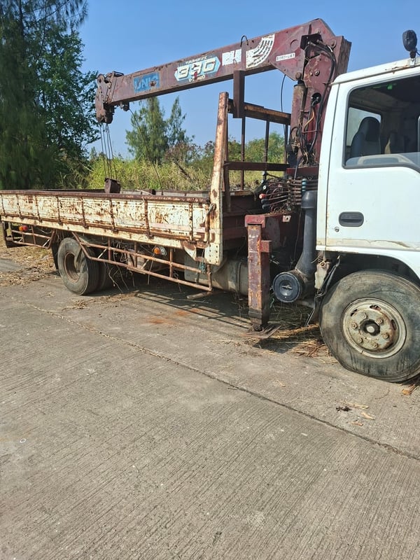 รถ6ล้อ isuzu. 175แรง  ติดเครน3ตัน มีทะเบียน ใช้งานได้ ราคา3.3แสน
