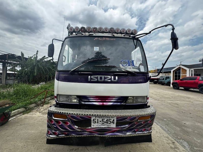 ขายรถ6ล้อดั้มisuzu sfr33ht 195. แรง ใช้งานเ มีทะเบียน ราคา 5.5แสน