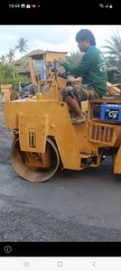 รถบด4ตัน bomag ใช้งานดีมาก ใบซื้อvาย ราคาถูกดี185,000