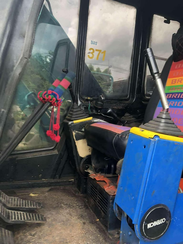 ขายรถแม็คโครkobelco sk60-2ใช้งานดี ใบซื้อขายราคาถูกดี 2.3แสน