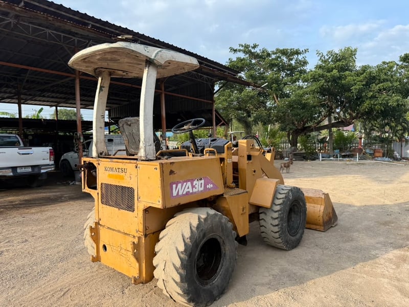 ขายรถตักล้อยาง komatsu wa30 ใช้งานดี ทำงานดี ใบซื้อขายราคาถูก1.5แสน