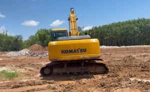 รถแม็คโครkomatsu pc200-7ใช้งานดี มีทะเบียน รรคา5.8 สน