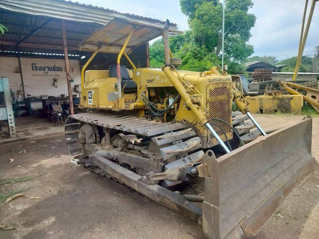 ขายรถแทรกเตอร์CAT D4E ตีนเป็ด ใช้งานดี ใบซื้อขาย ราคา3.6แสน