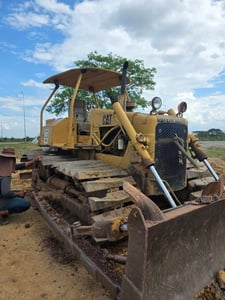 ขายรถ แทรกเตอร์CAT D4E  ใช้งานดี มาก ใบซื้อขาย ราคาถูกดี3.3แสน