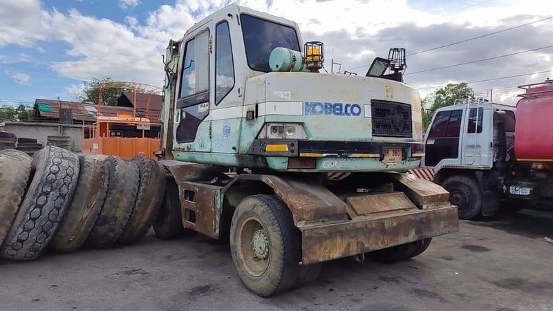 รถแม็คโครล้อยางkobelco ใช้งานดี มีทะเบียน ราคา400,000