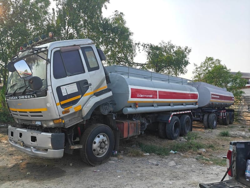 รถพ่วงแม่ลูก น้ำมันเตา nissan 290แรง ใช้งานดี มีทะเบียน ราคา5.6อสน