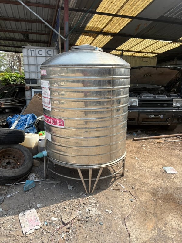 ขายถังน้ำสเตนเลส1,600ล.สภาพดี ราคา8,500.