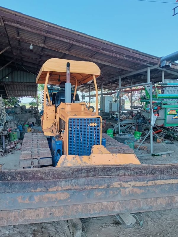 รถแทรกเตอร์komatsu D20p-5ตีนเป็ด ใช้งานดี ใบมีดสไล้ ราคา180,000