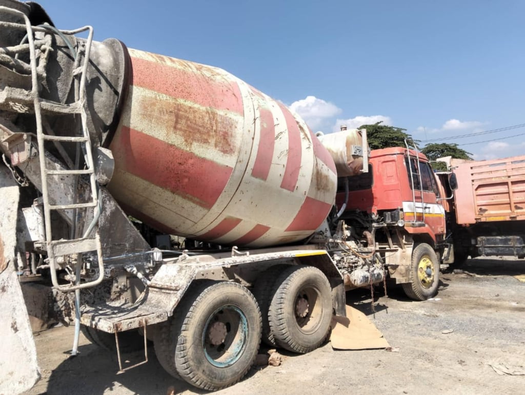 ขายรถโม่ปูนnissan 290แรง ใช้งานดี มีทะเบียน ราคา3.7แสน ขายรถโม่ปูนnissan 290แรง ใช้งานดี มีทะเบียน ราคา3.7แสน