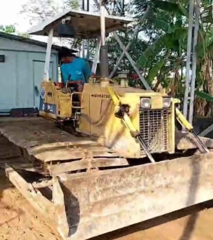 รถแทรกเตอร์ komatsu D20pll-7เลี้ยวข้าง ใบตีนเป็ด 1ม. ใช้งานดี ราคา299,000