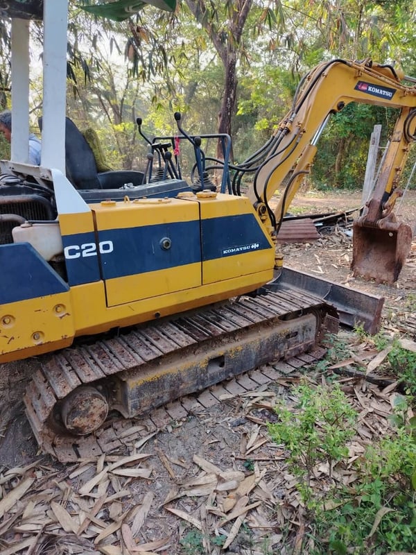 รถแม็คโคร komatsu pc20-6 ใช้งานดี ใบซื้อvาย ราคาถูกดี 165,000