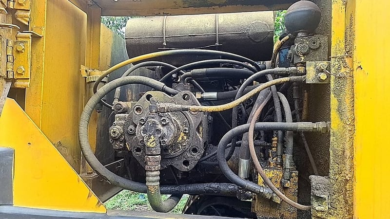 ขายรถแม็คโคร kobelco sk200-3 ใช้งานได้ดี ใบซื้อvาย ราคา3.6 แสน