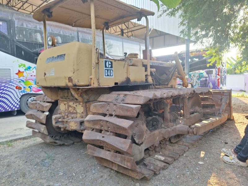 รถแทรกเตอร์ CAT D4D ตีนเป็ด  ใช้งานดี ใบซื้อขายราคา 199,000