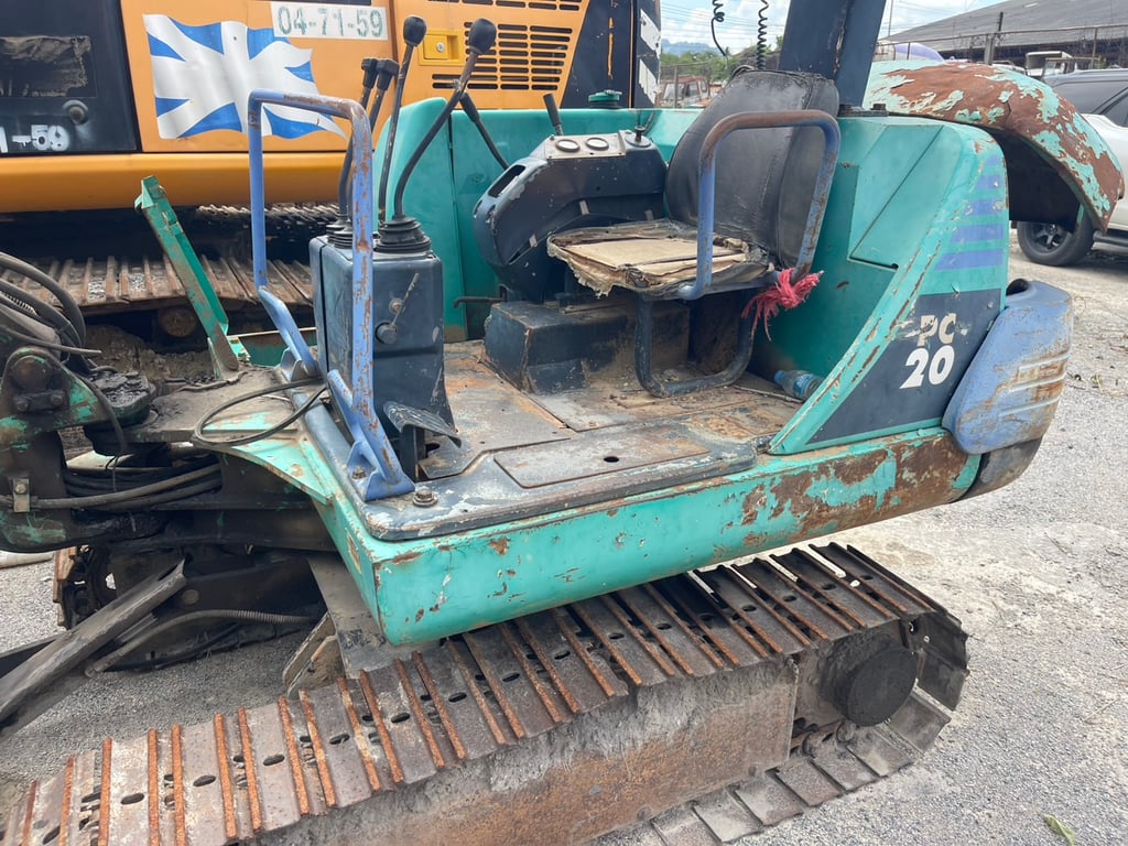 ขายรถแม็คโครkomatsu pc20-7 ใช้งานปกติ ราคา1,2แสน