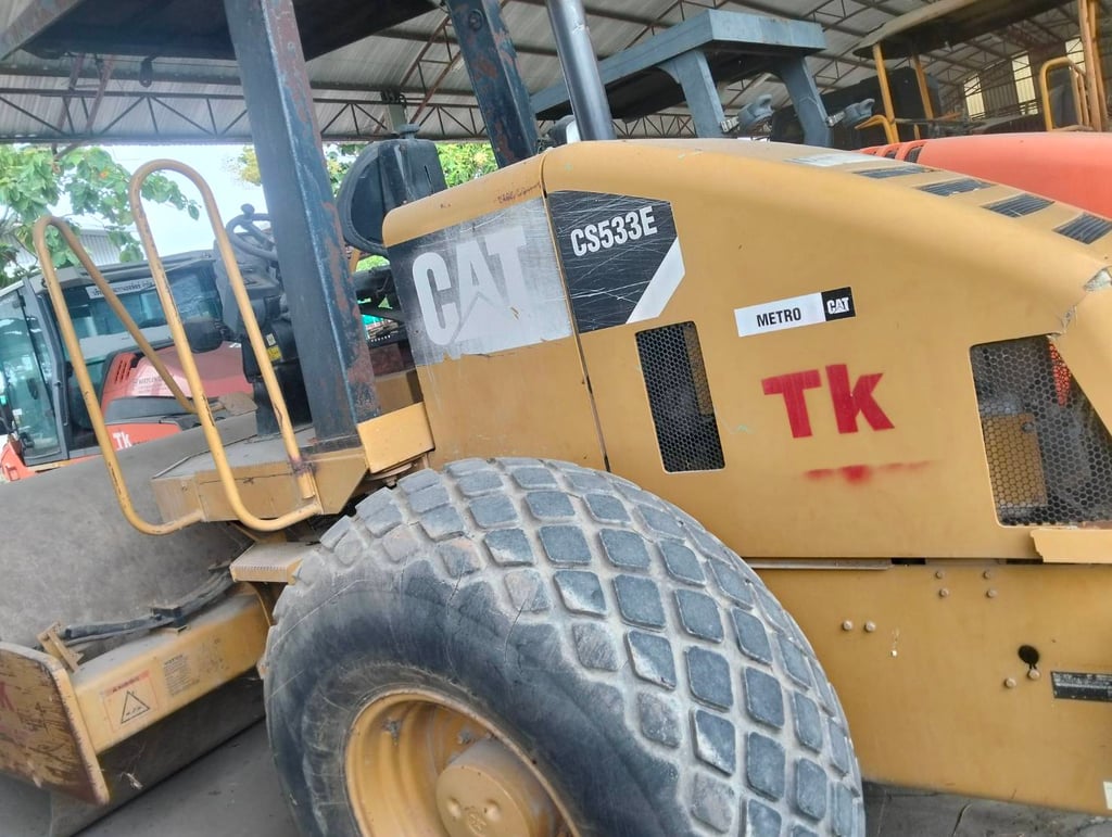 ขายรถบด10ตันCAT cs533e ใช้งานดี มีทะเบียน ราคา1,150,000 ขายรถบด10ตันCAT cs533e ใช้งานดี มีทะเบียน ราคา1,150,000