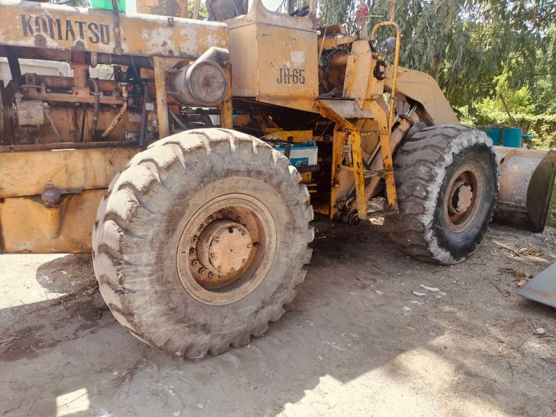 รถตักkomatsu jh65ใช้งานดี ใบซื้อvาย ราคา2.5แสน