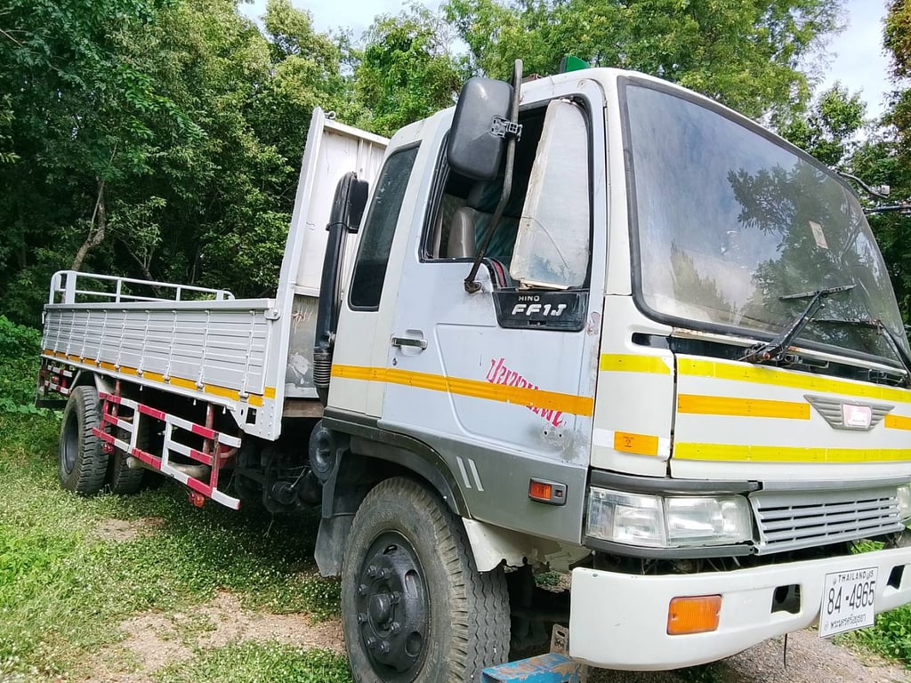 ขายรถ6ล้อhino 195แรง มีทะเบียน ใช้งานได้ ราคา2.9แสน ขายรถ6ล้อhino 195แรง มีทะเบียน ใช้งานได้ ราคา2.9แสน